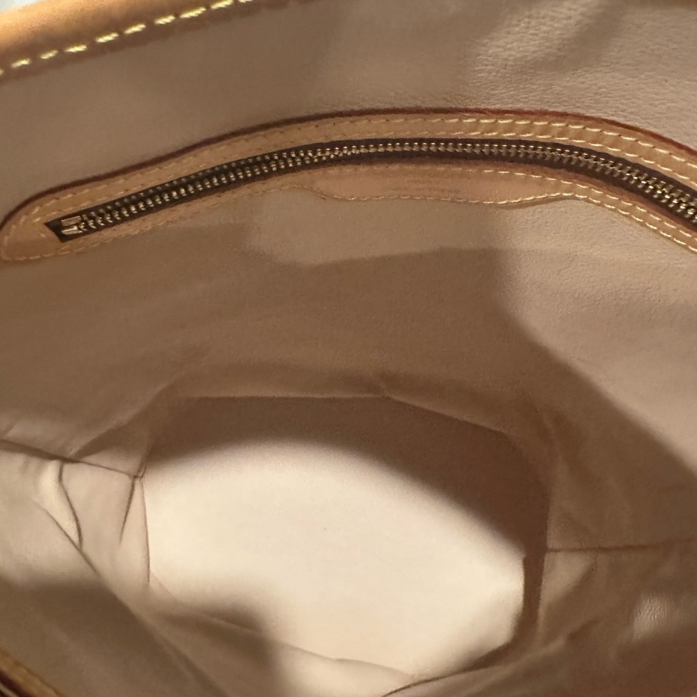 Authentic Louis Vuitton Monogram GM Bucket Bag with pouch. - Picture 7 of 16